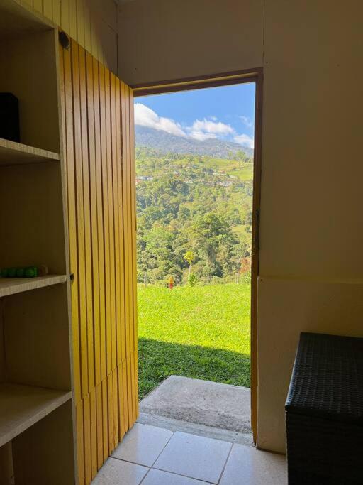 B&N Farm Stay Casita Turrialba Exterior photo