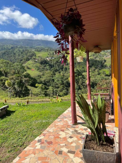 B&N Farm Stay Casita Turrialba Exterior photo